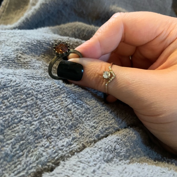 Size 11 torrid ring with red stone - Picture 5 of 5